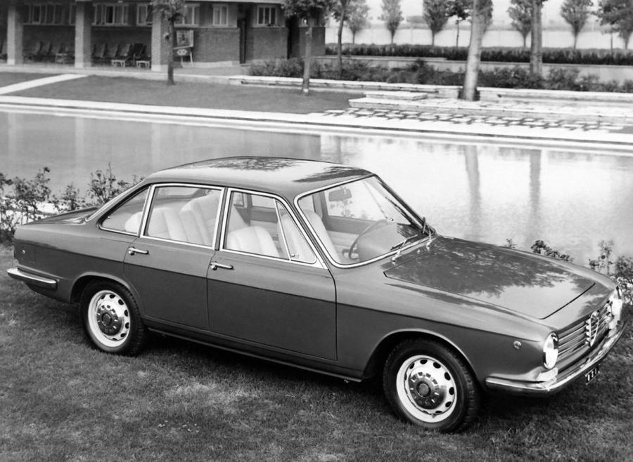  Alfa Romeo 2600 De Luxe (106) 1965 года  (фото 1 из 7)